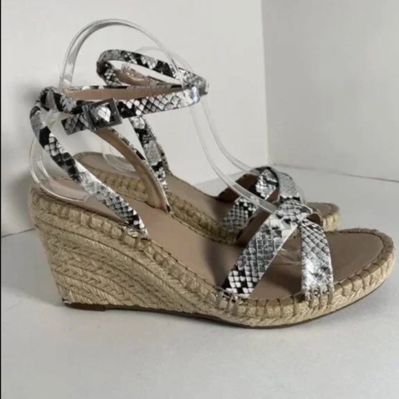 Charles by Charles David Platform Wedge Snake Sandals White Black Size 9.5 - Picture 2 of 8